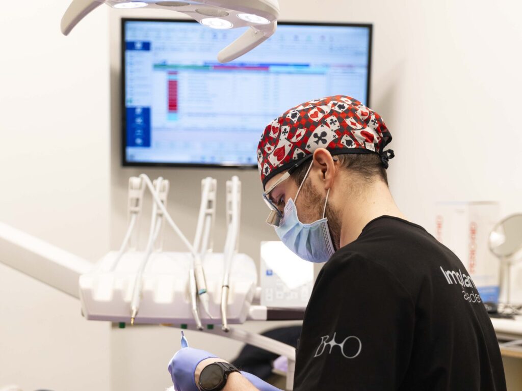 Tratamiento quirúrgico dental en Antequera