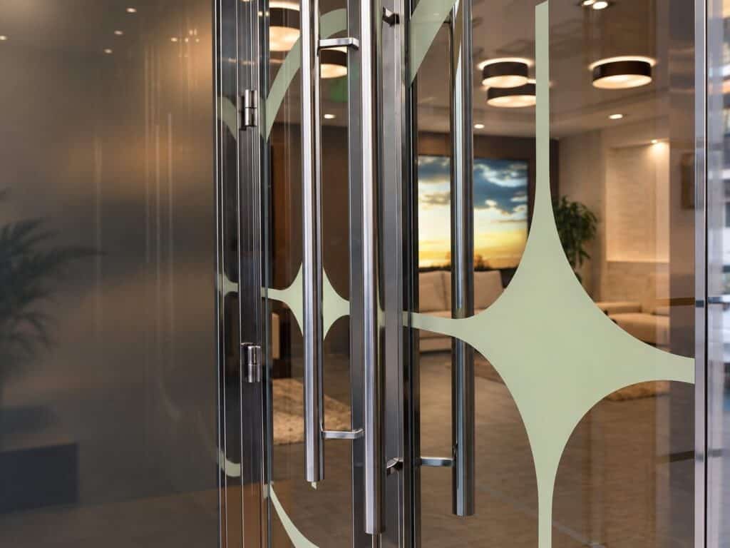 Entrada a la clínica dental Bucodontos